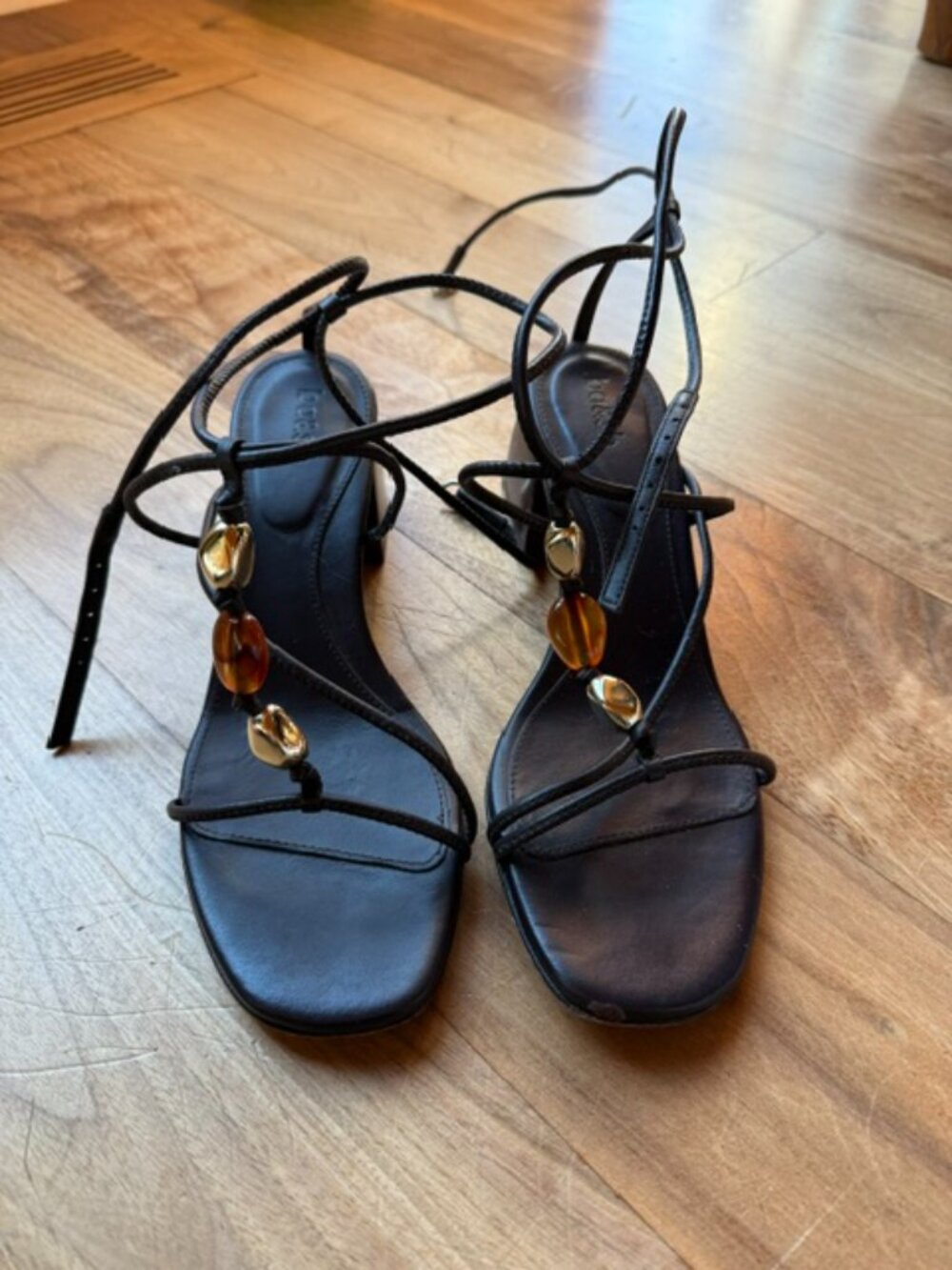 Caya Heeled Leather Sandals - Picture 3 of 14